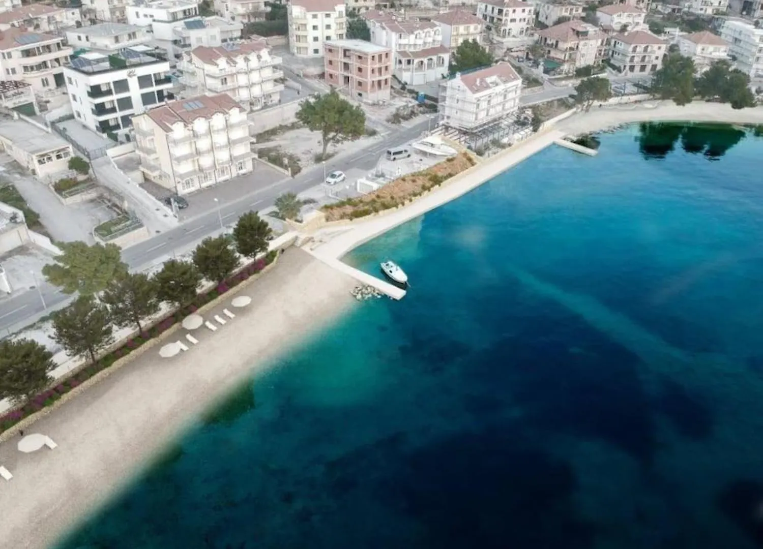 Lovely 1-Bedroom Apt W/ Seaview + Free Parking Trogir Hırvatistan