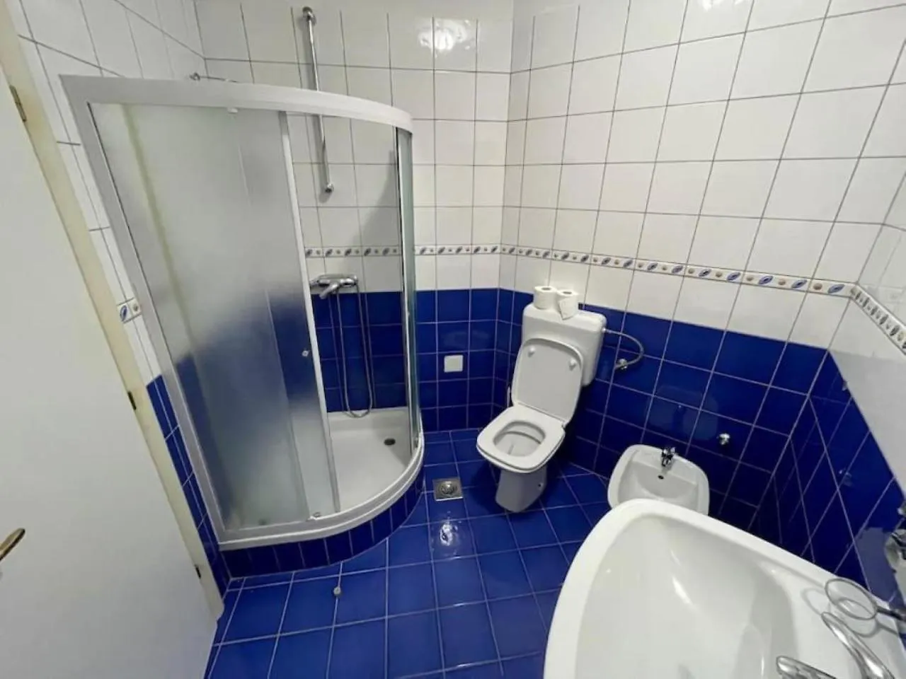 Lovely 1-Bedroom Apt W/ Seaview + Free Parking Trogir Apartment